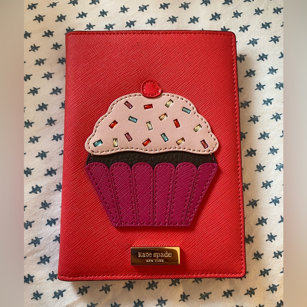 Take the cake - pass port holder